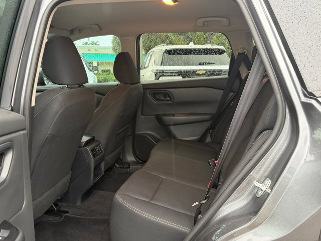 Used 2025 Nissan Rogue S FWD image 11