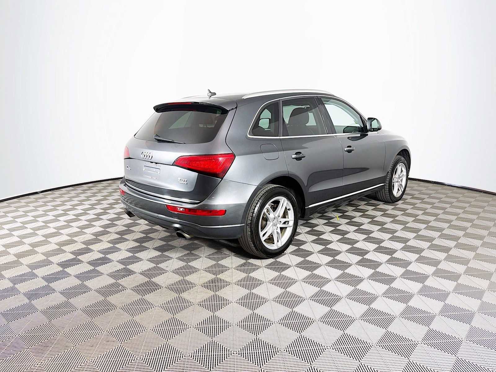 Used 2016 Audi Q5 2.0T Premium Plus w/ Technology Package AWD/4WD image 5