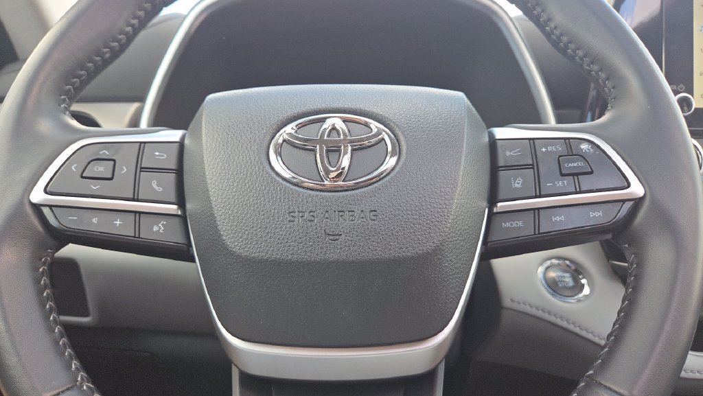 Used 2023 Toyota Highlander XLE FWD image 18