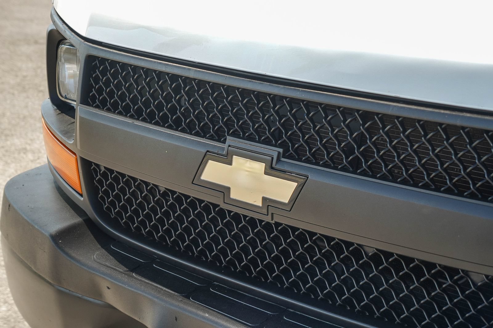 Used 2017 Chevrolet Express 3500 RWD image 9