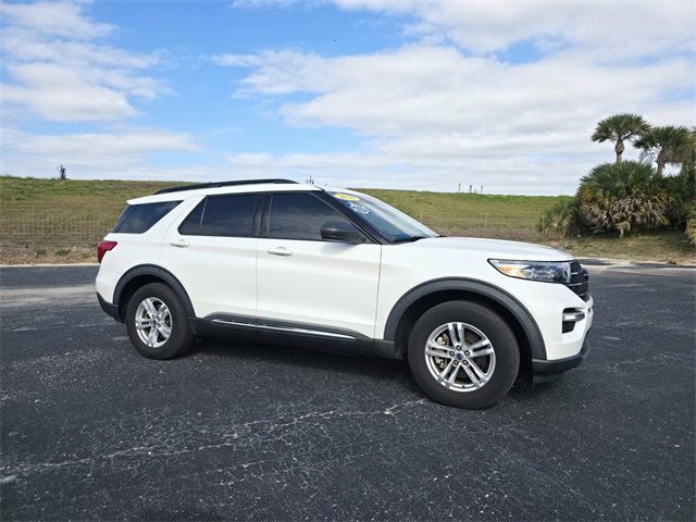 Used 2020 Ford Explorer XLT w/ Equipment Group 202A image 2