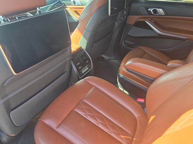 Used 2020 BMW X7 M50i w/ Dynamic Handling Package AWD/4WD image 13