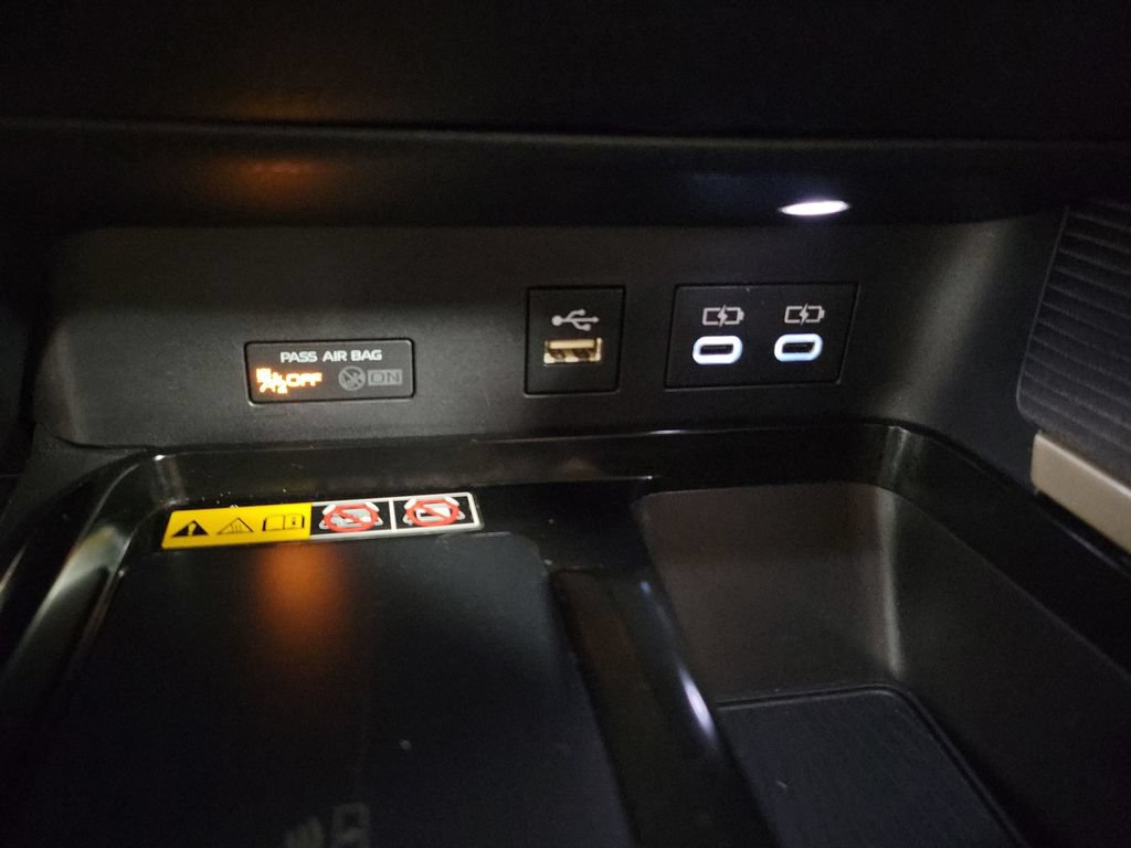 Used 2025 Toyota Camry SE FWD image 18