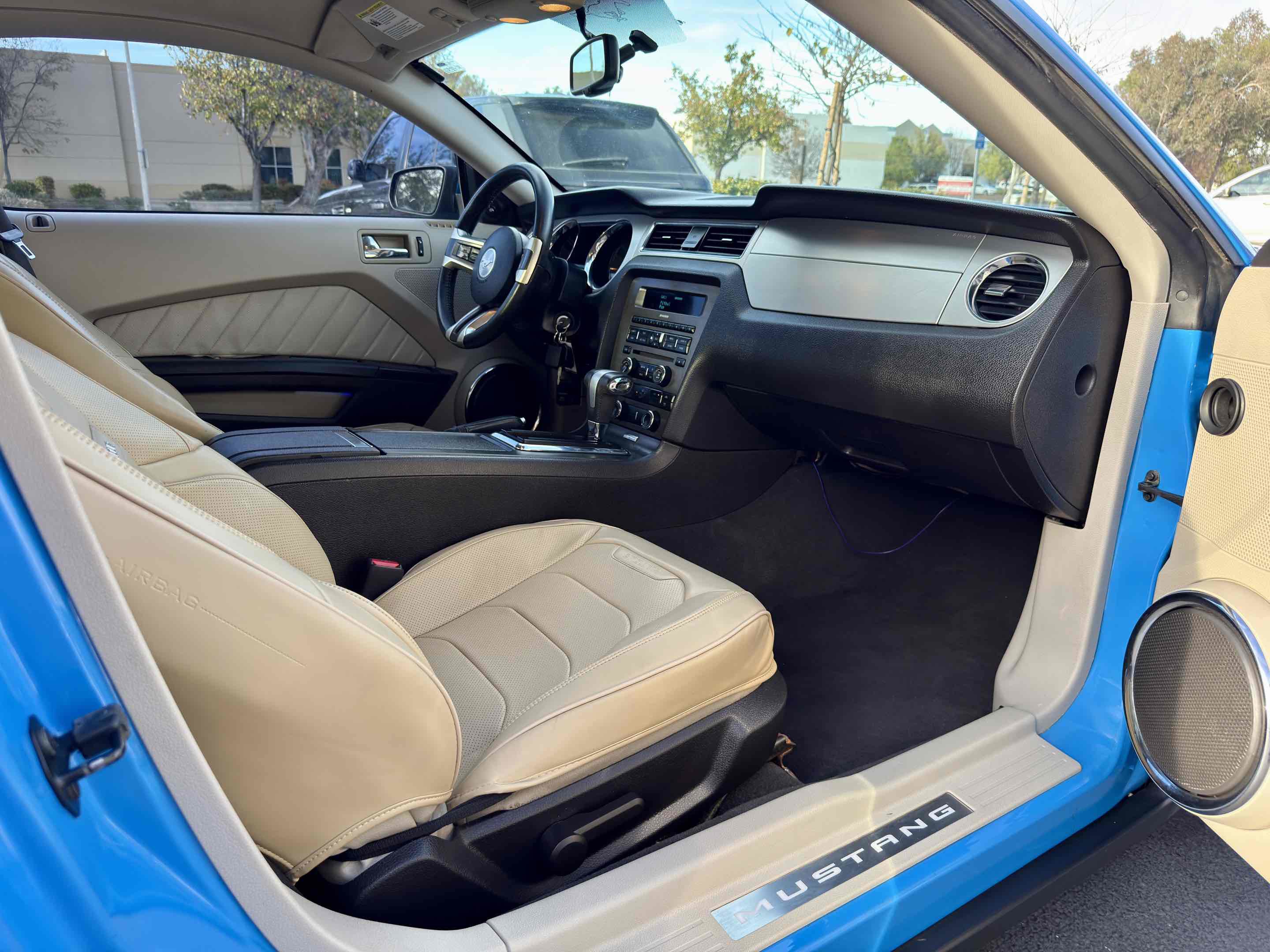 Used 2010 Ford Mustang Premium image 40