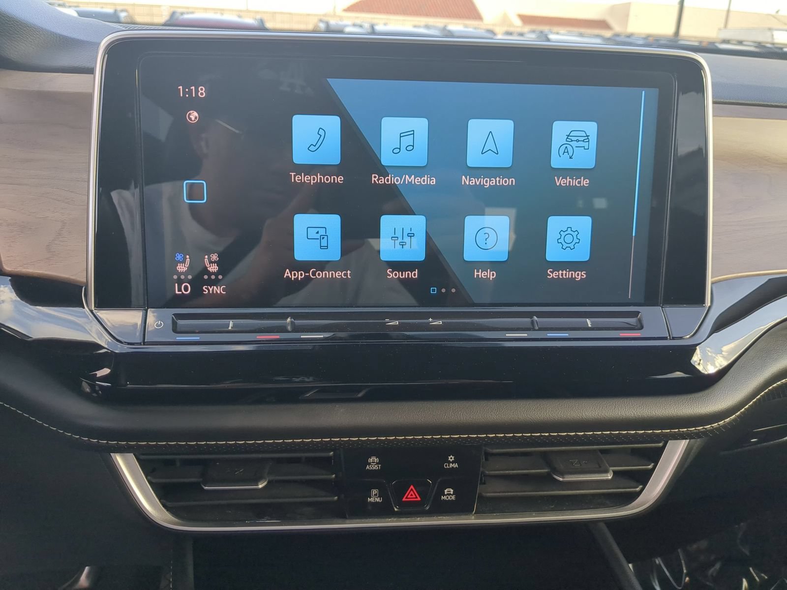 Used 2024 Volkswagen Atlas SE FWD image 18