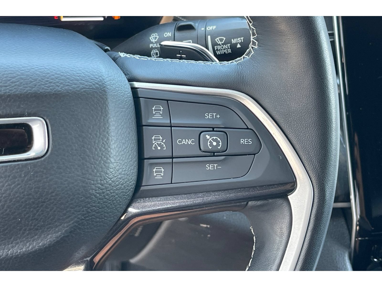 Used 2022 Jeep Grand Cherokee L Laredo RWD image 37