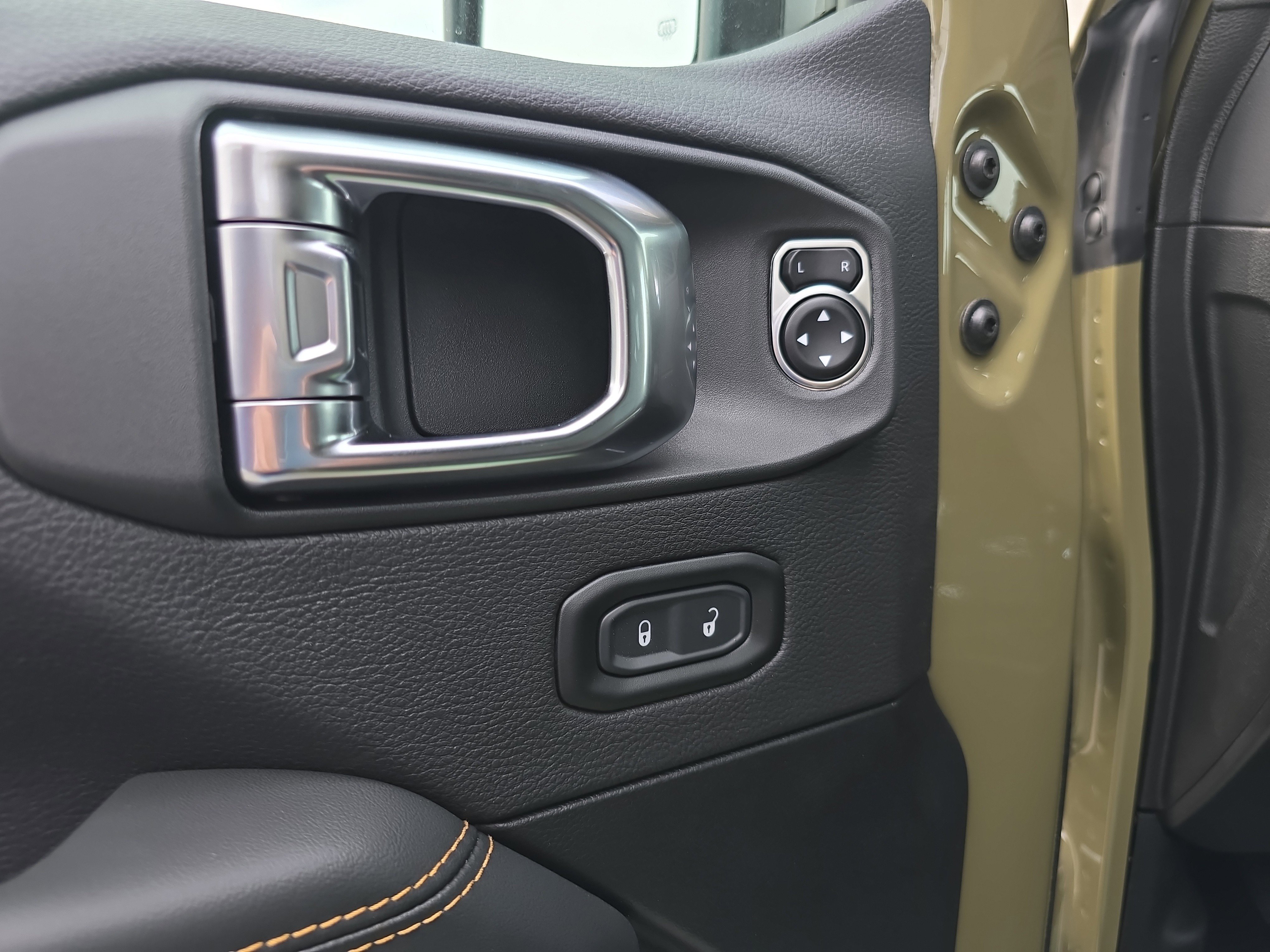 New 2025 Jeep Gladiator Sport w/ Premium Package image 18