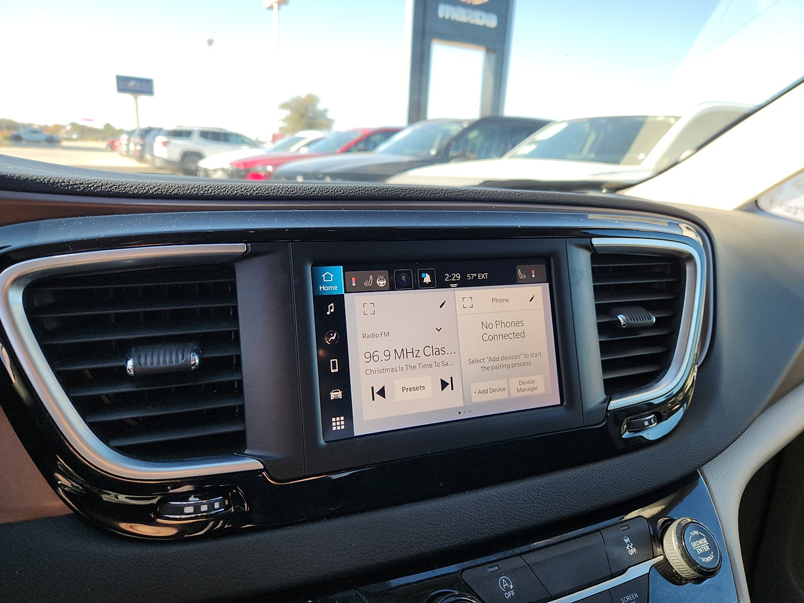 Used 2024 Chrysler Voyager LX image 19