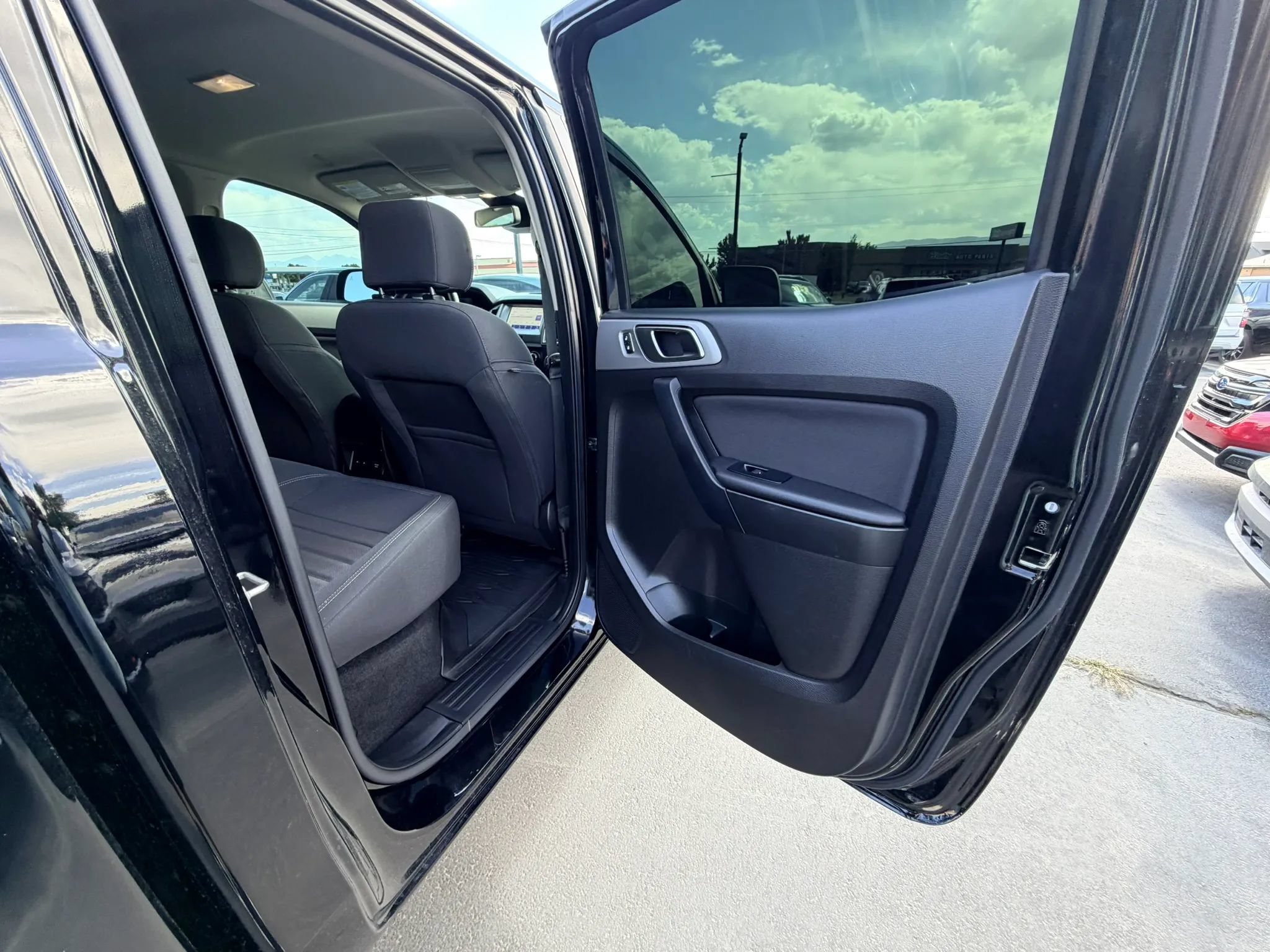 Used 2023 Ford Ranger XLT w/ Equipment Group 302A High AWD/4WD image 23