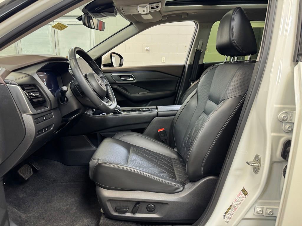 Used 2023 Nissan Rogue Platinum AWD/4WD image 14