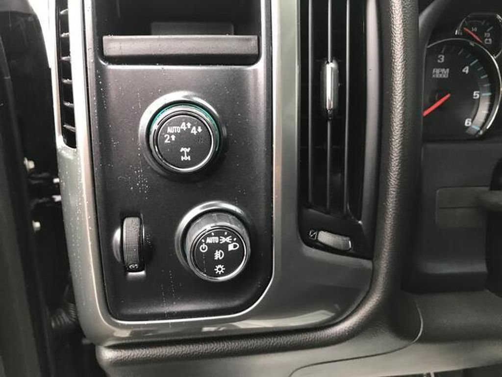 Used 2018 Chevrolet Silverado 1500 LT w/ All Star Edition AWD/4WD image 13