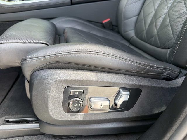 Used 2024 BMW X5 xDrive50e AWD/4WD image 10