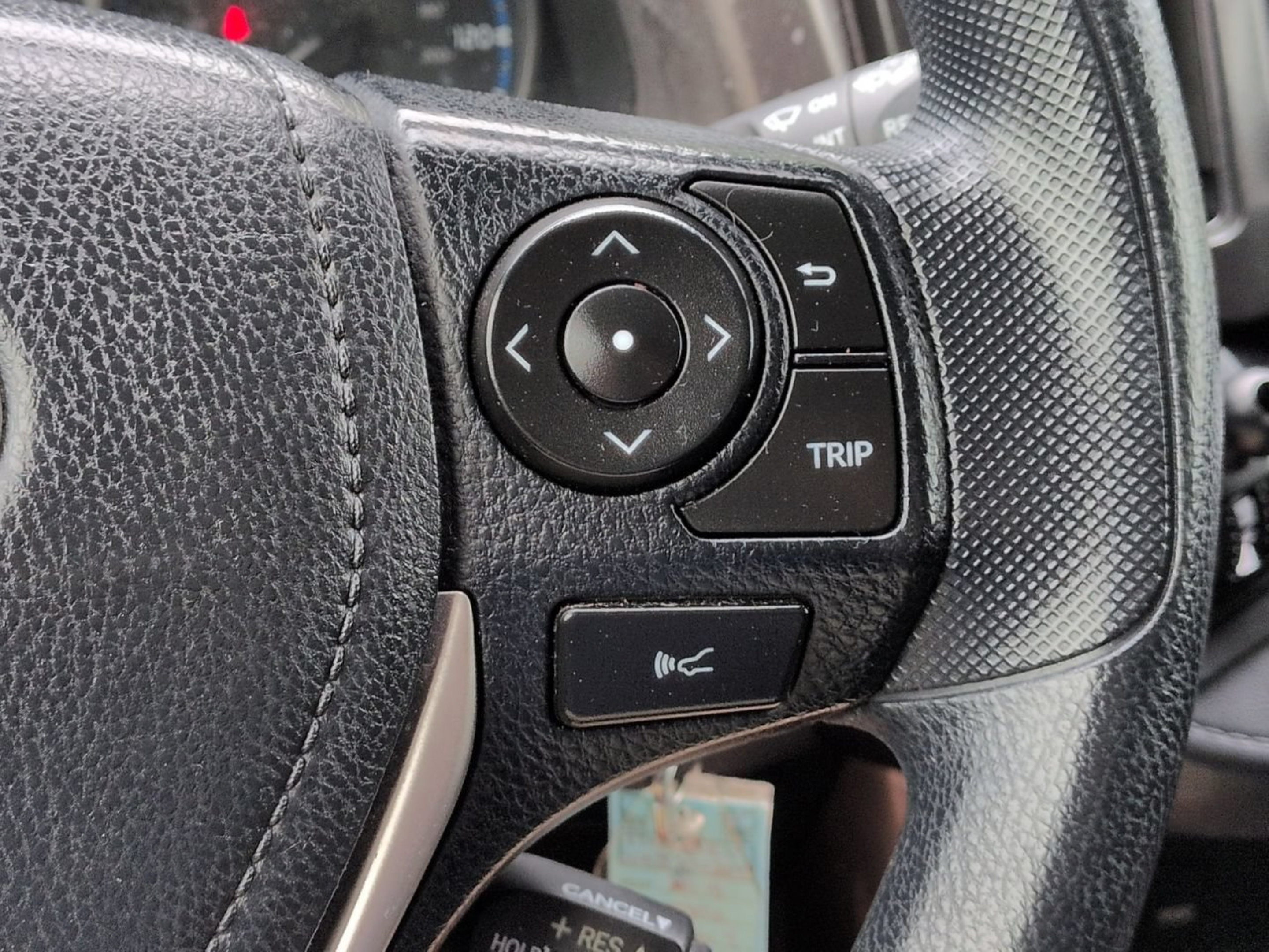 Used 2017 Toyota RAV4 LE FWD image 28
