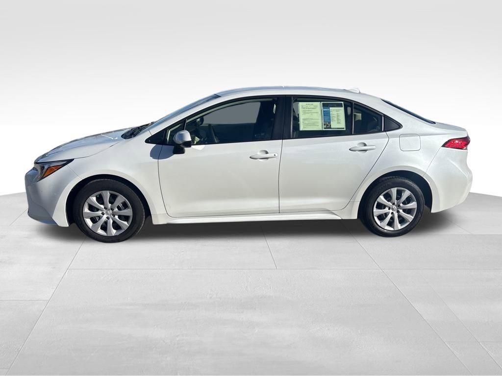 Used 2024 Toyota Corolla LE image 2