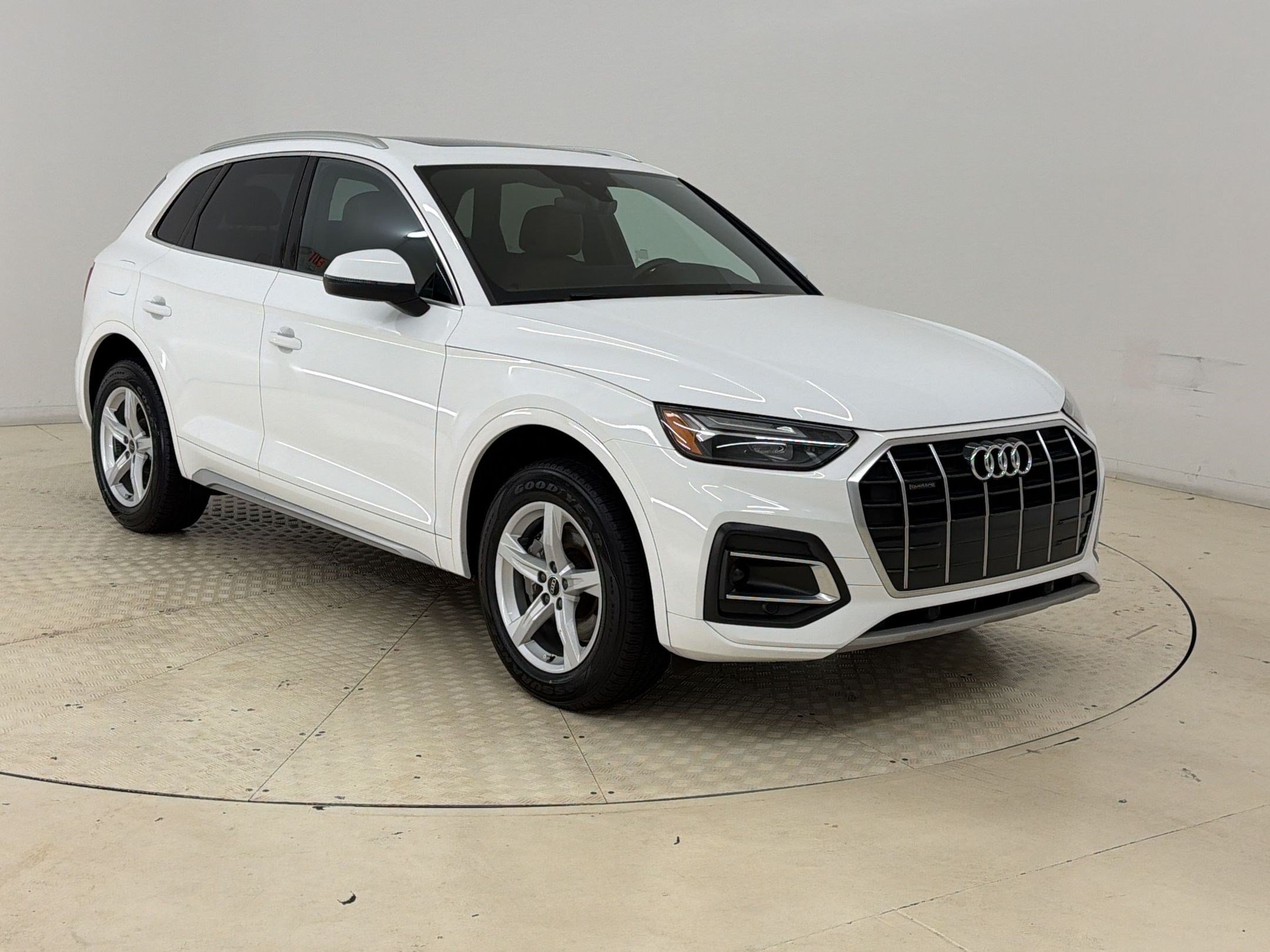 Used 2023 Audi Q5 2.0T Premium w/ Convenience Package AWD/4WD image 7