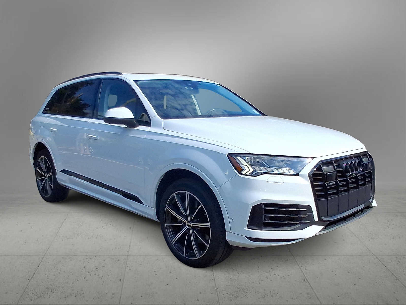 Used 2023 Audi Q7 3.0T Premium Plus w/ Premium Plus Package AWD/4WD image 2