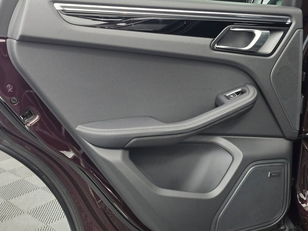 Certified 2025 Porsche Macan image 21