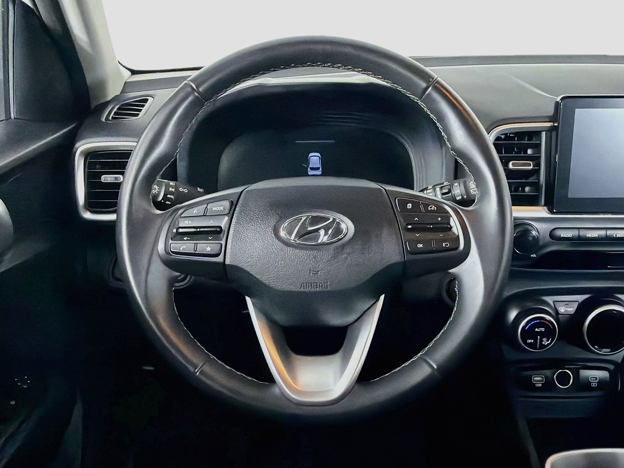 Used 2025 Hyundai Venue SEL FWD image 18