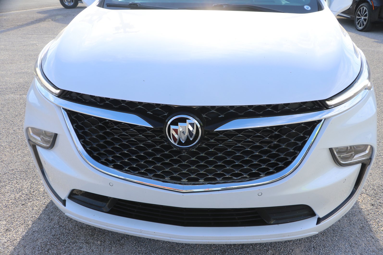 Used 2022 Buick Enclave Avenir w/ Avenir Technology Package AWD/4WD image 2