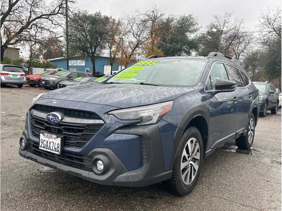 Used 2023 Subaru Outback Premium image 3