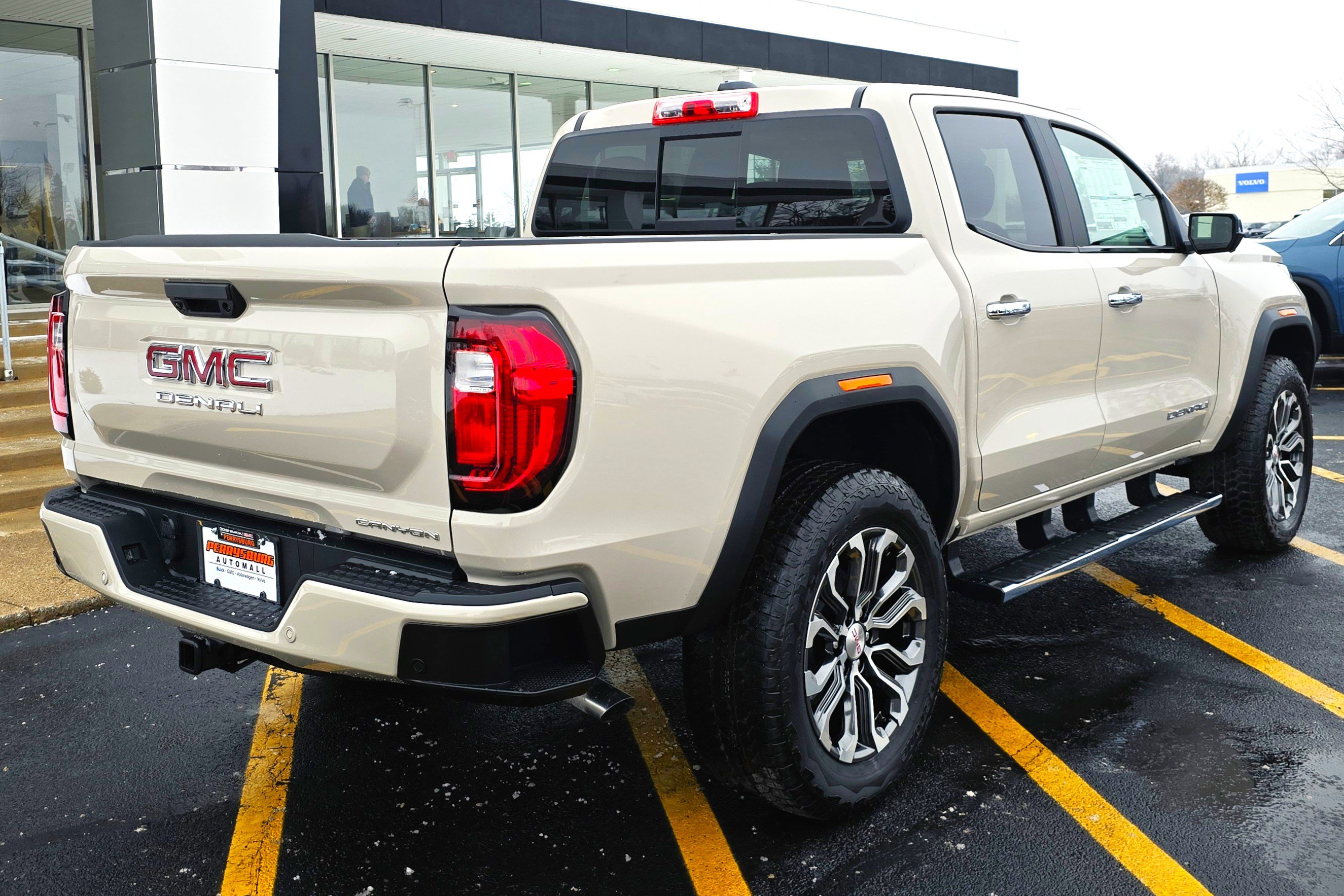 New 2026 GMC Canyon Denali image 8