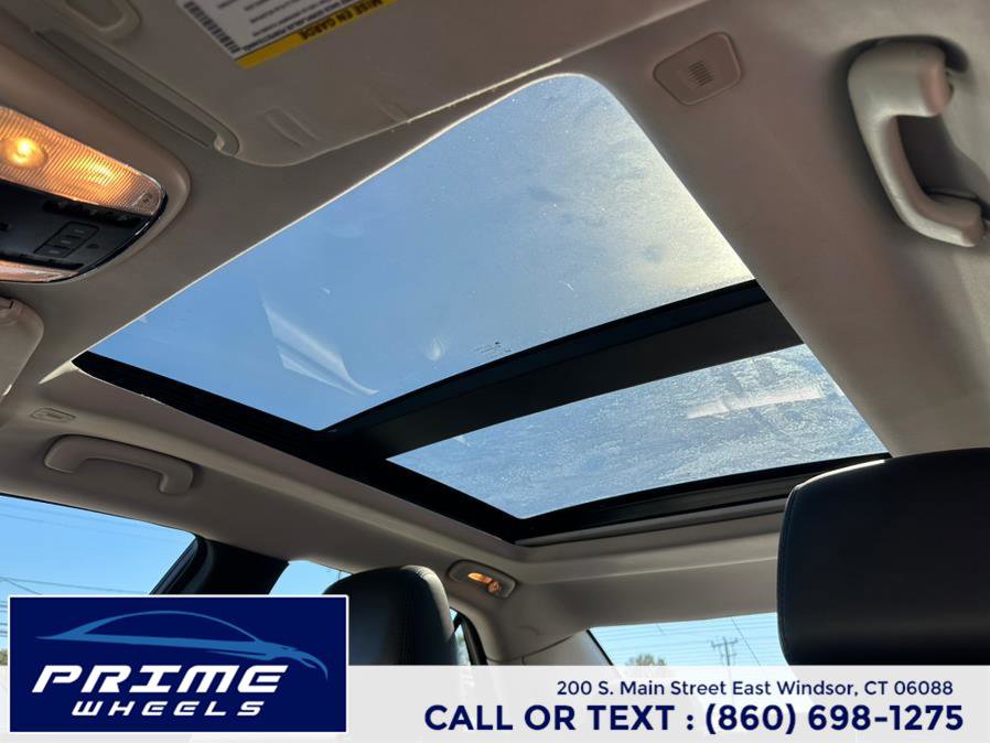 Used 2017 Chrysler 300 Limited w/ Value Package image 23