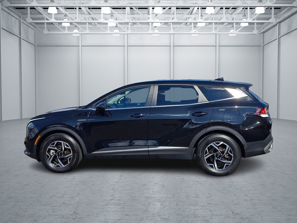 Used 2024 Kia Sportage LX FWD image 2