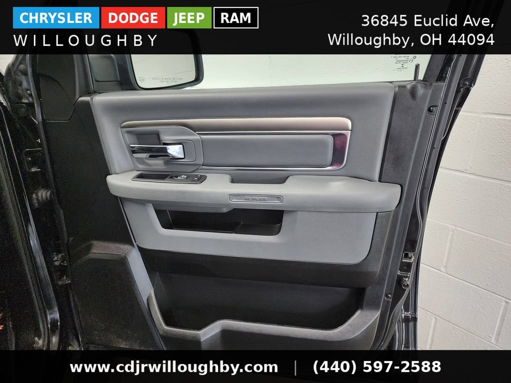 Used 2019 RAM 1500 Classic SLT w/ Black Appearance Group AWD/4WD image 37