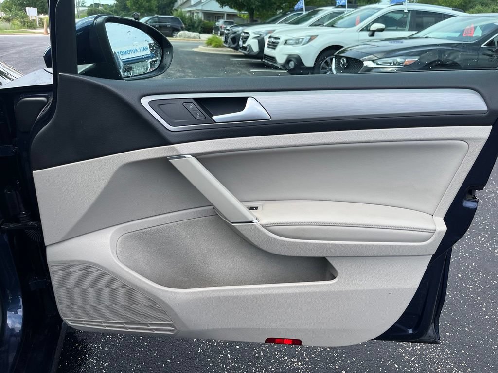 Used 2015 Volkswagen Golf S FWD image 11