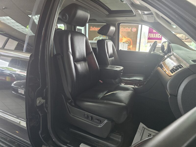 Used 2007 Cadillac Escalade ESV AWD w/ Information Package image 14