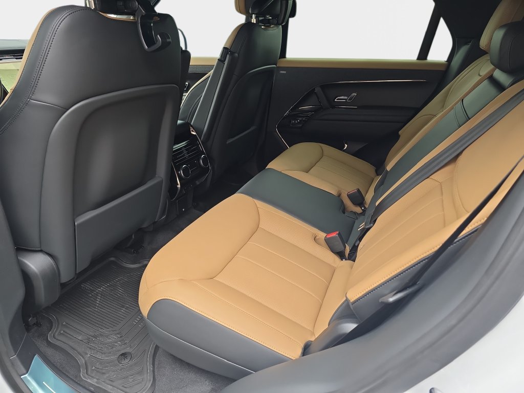 New 2027 Land Rover Range Rover Sport Dynamic SE AWD/4WD image 11