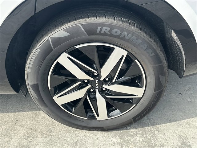 Used 2022 Kia Sorento EX w/ Panoramic Sunroof Package image 13