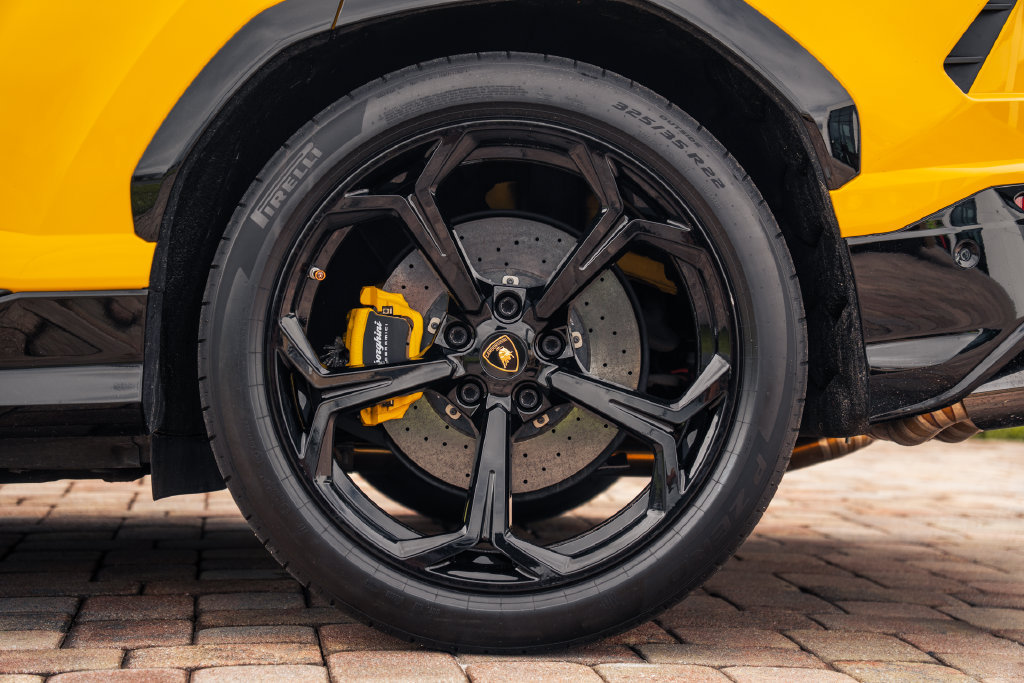 Used 2019 Lamborghini Urus AWD/4WD image 16