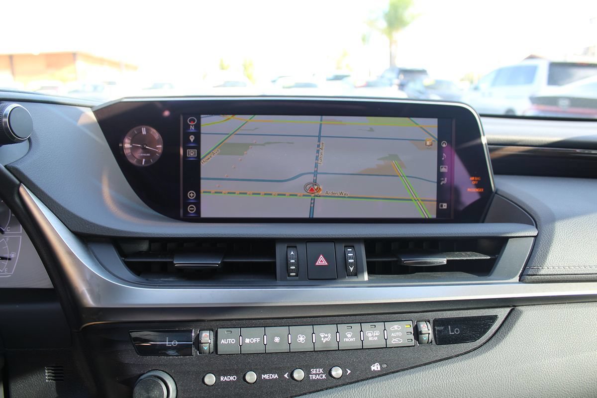 Used 2019 Lexus ES 300h w/ Premium Package FWD image 30