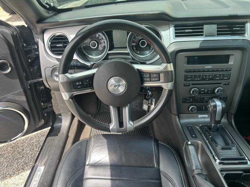 Used 2013 Ford Mustang Premium RWD image 9