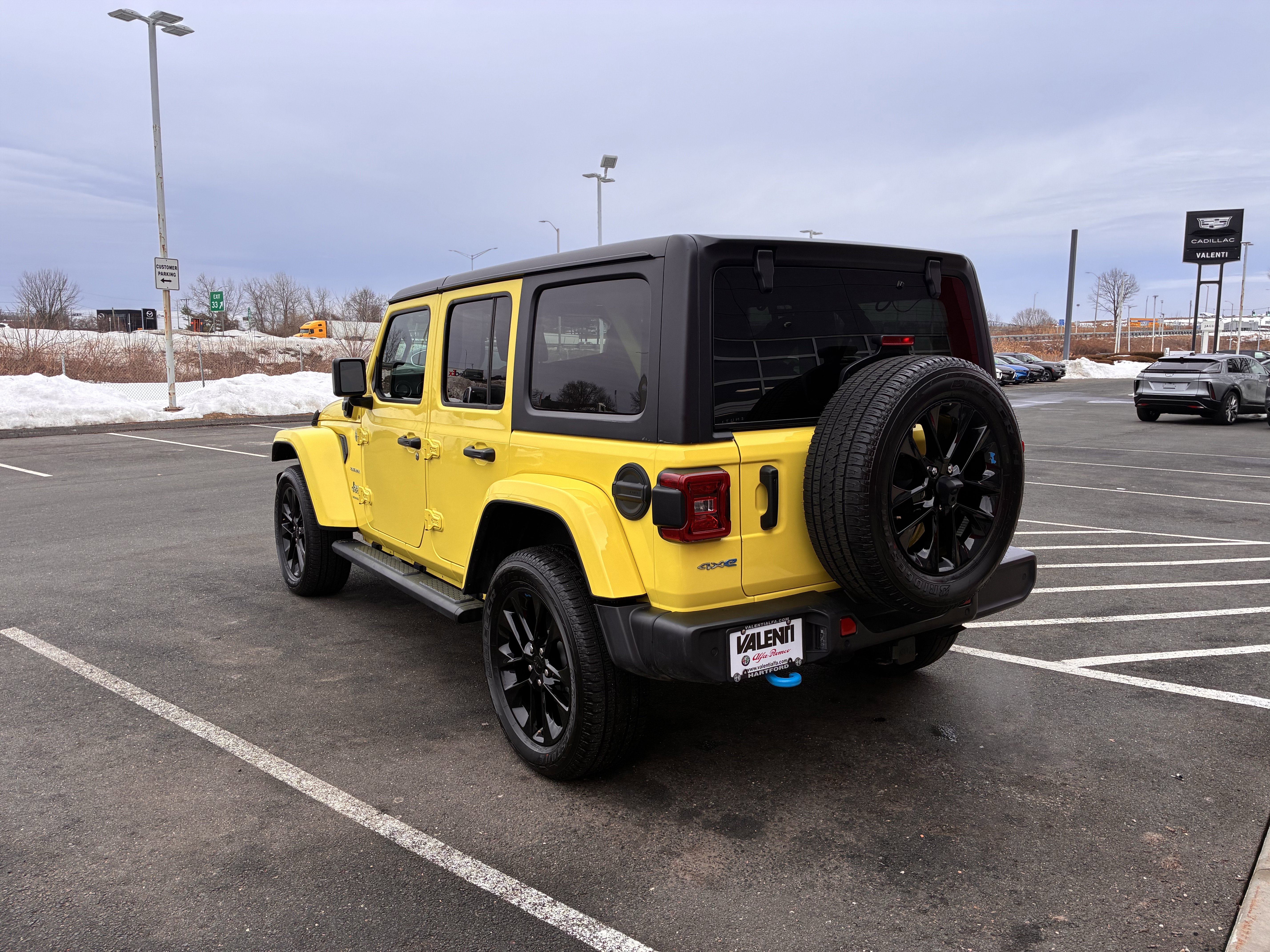 Used 2023 Jeep Wrangler Unlimited Sahara w/ Dual Top Group image 9