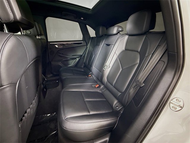 Certified 2024 Porsche Macan image 18