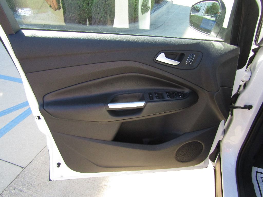 Used 2017 Ford Escape SE image 12