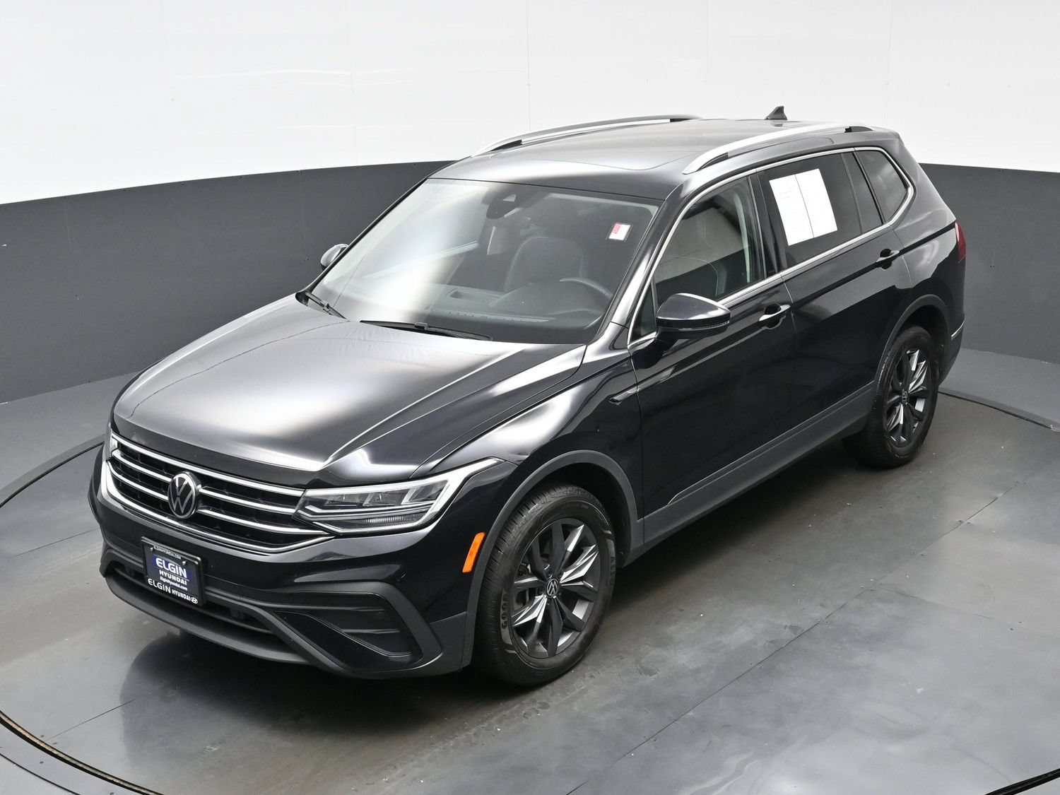 Used 2022 Volkswagen Tiguan SE AWD/4WD image 35