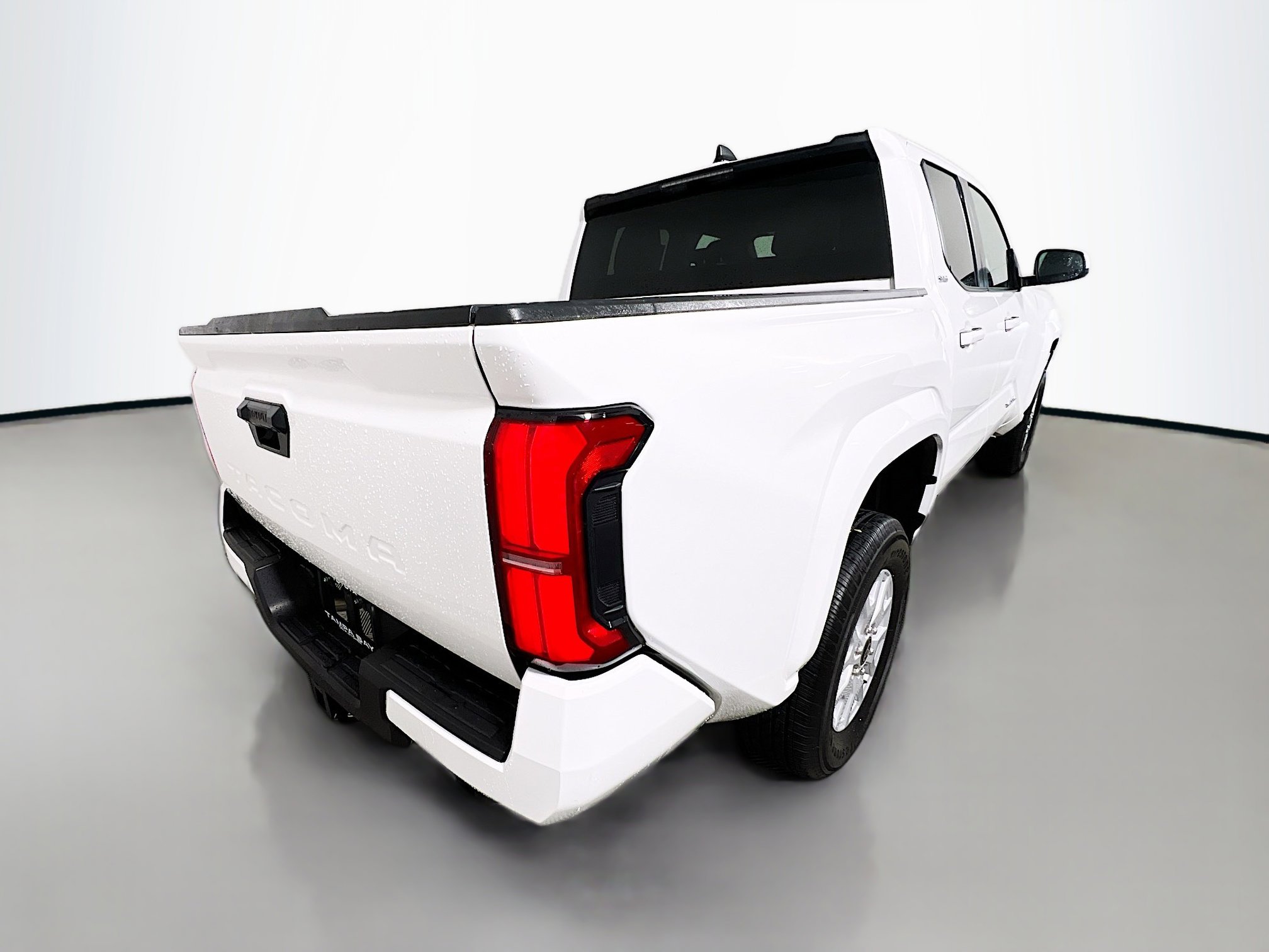 Used 2025 Toyota Tacoma SR5 image 4