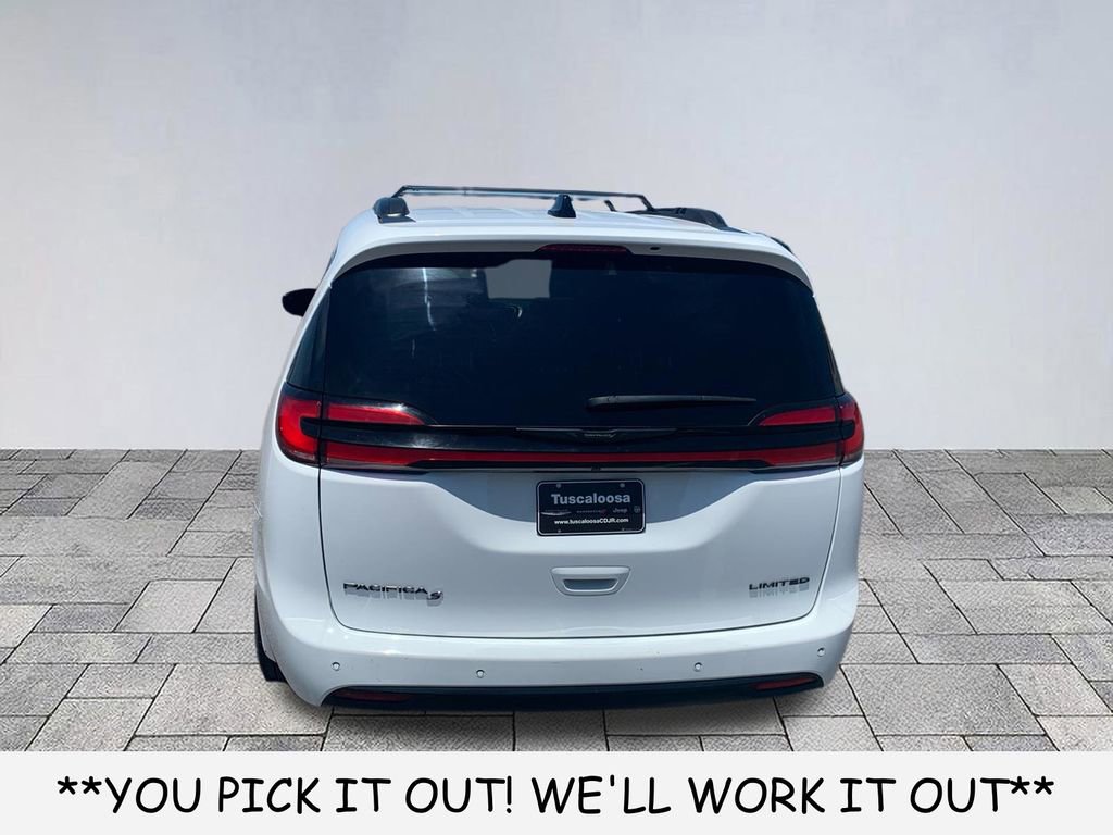 Used 2025 Chrysler Pacifica Limited FWD image 6