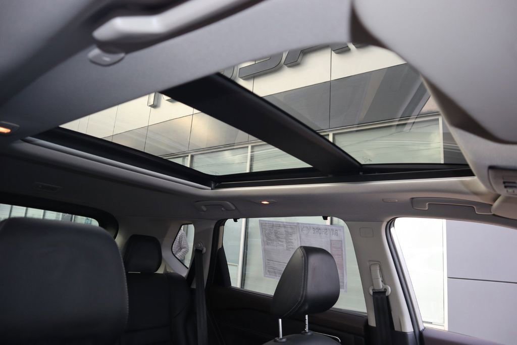 Certified 2022 Nissan Rogue Platinum w/ Head-Up Display Package image 30