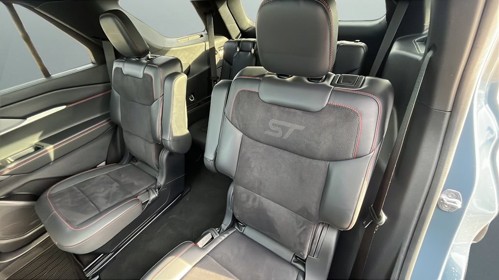 Used 2025 Ford Explorer ST AWD/4WD image 19