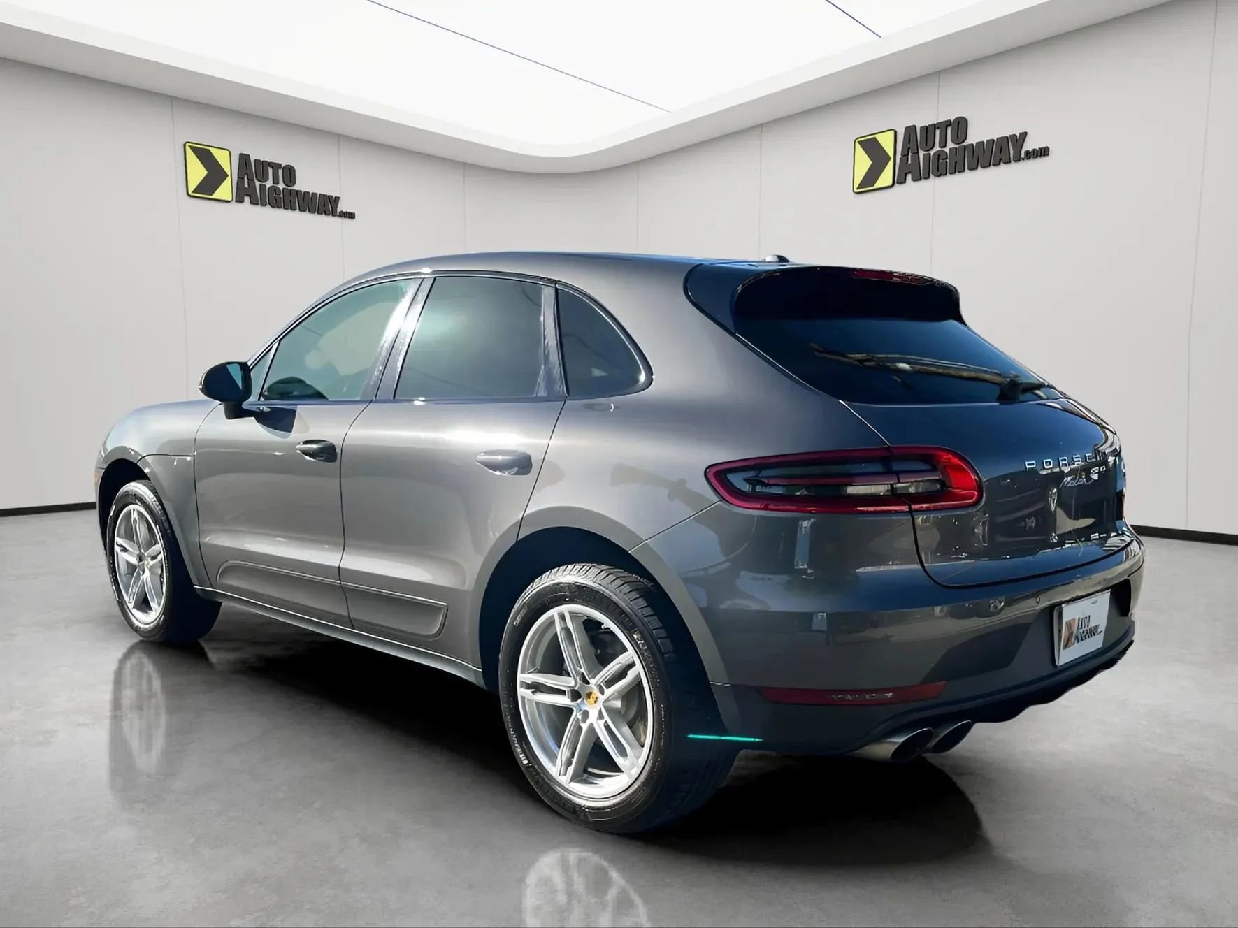 Used 2016 Porsche Macan S image 7