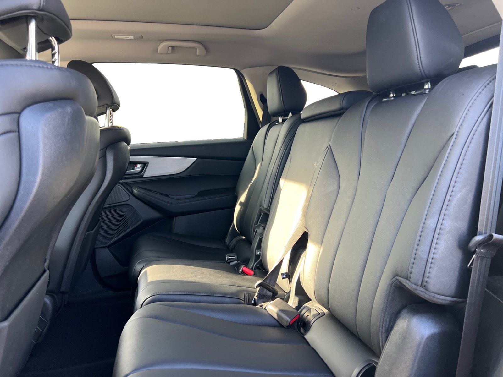 Used 2025 Acura MDX SH-AWD image 13