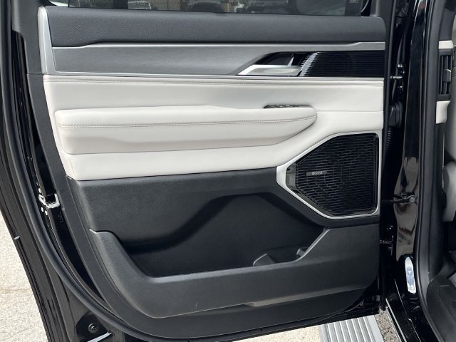 New 2026 Jeep Grand Wagoneer L Limited AWD/4WD image 21