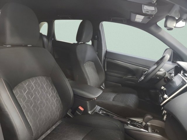 Used 2025 Mitsubishi Outlander Sport AWD image 19