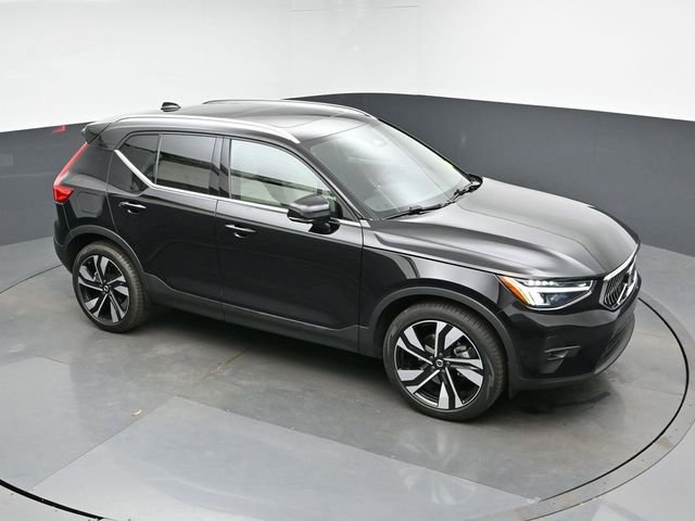 Used 2023 Volvo XC40 B4 Ultimate w/ Protection Package Premier FWD image 18