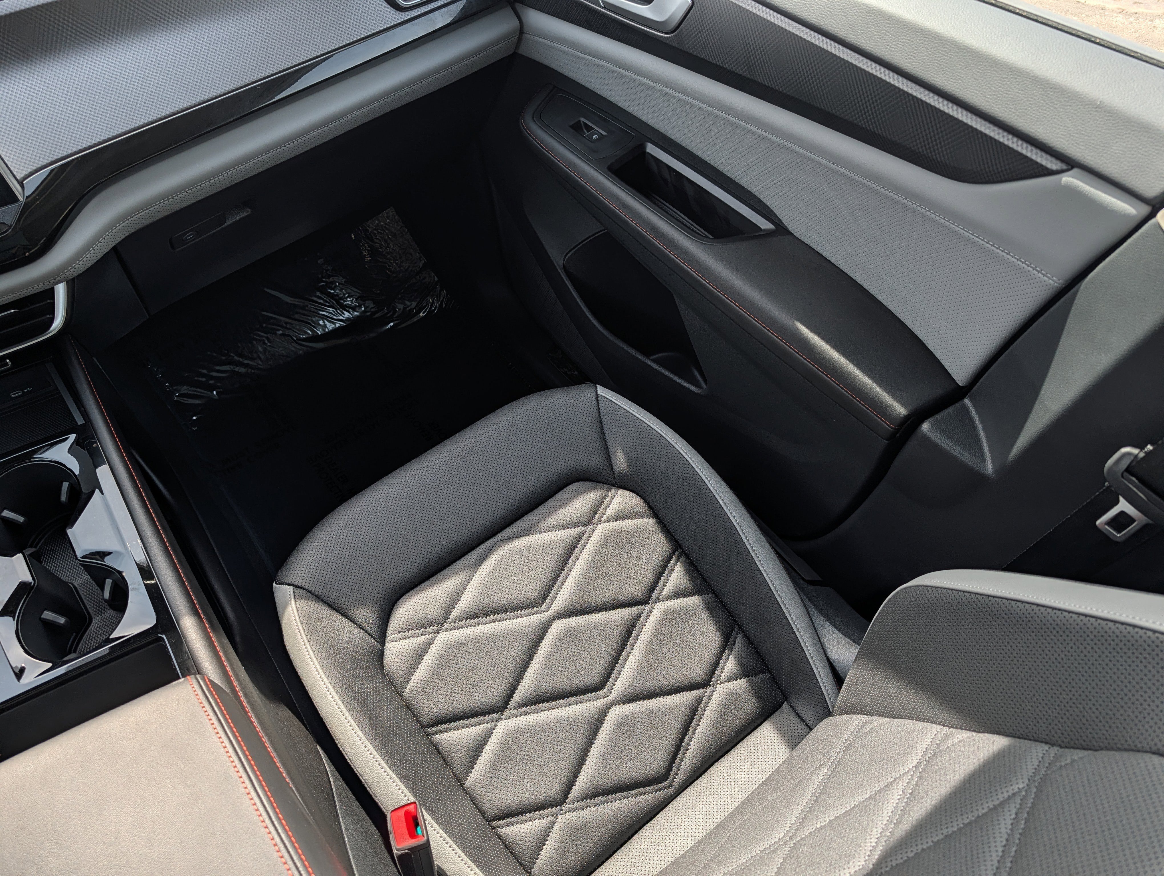 Certified 2025 Volkswagen Atlas Peak Edition SE AWD/4WD image 11
