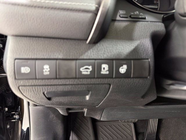 Used 2022 Toyota Camry SE w/ Cold Weather Package AWD/4WD image 12